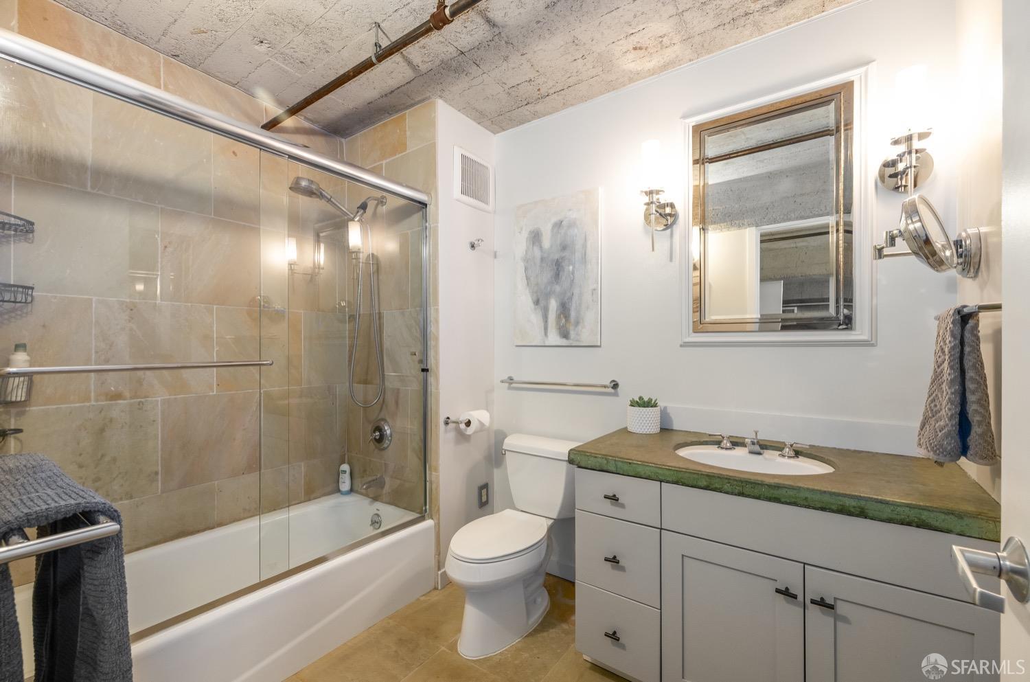 465 10th Street Unit: 206