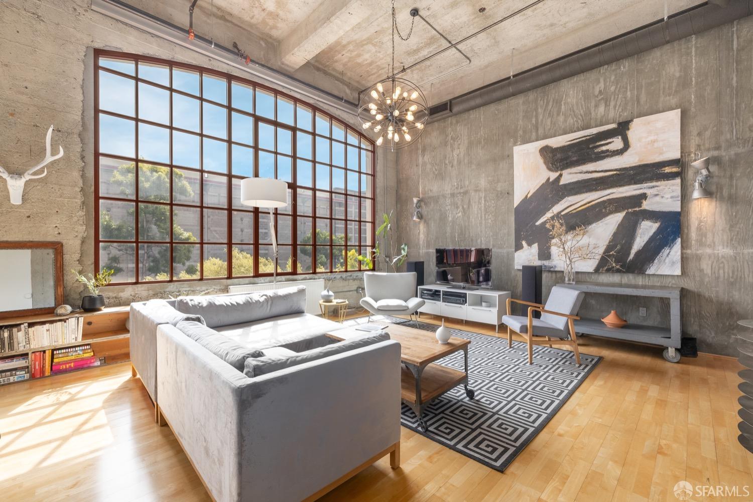 465 10th Street Unit: 206