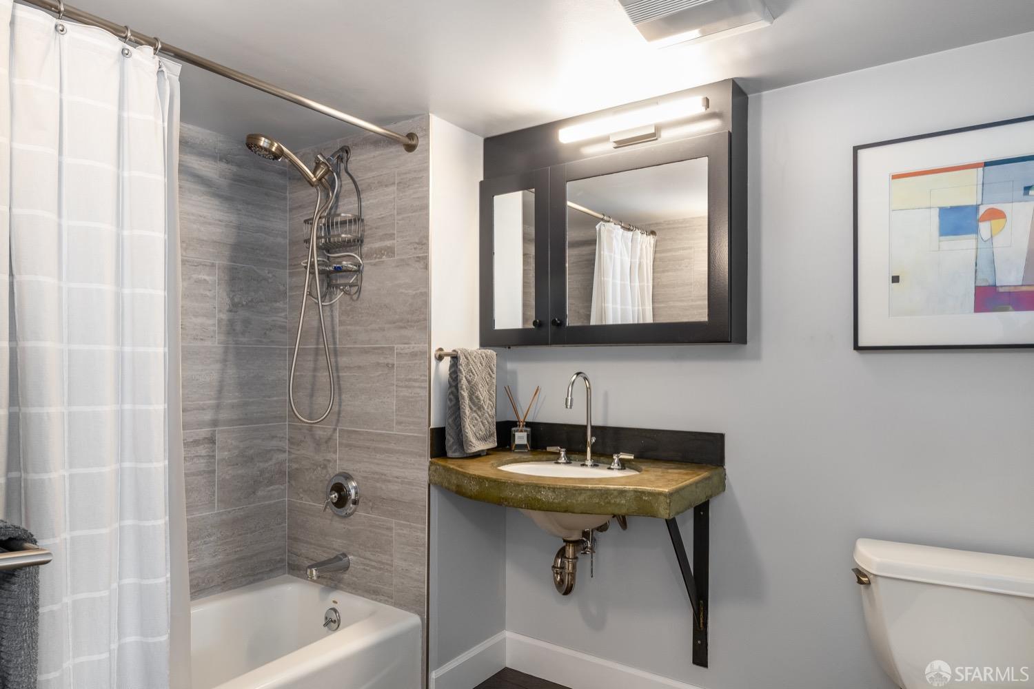 465 10th Street Unit: 206