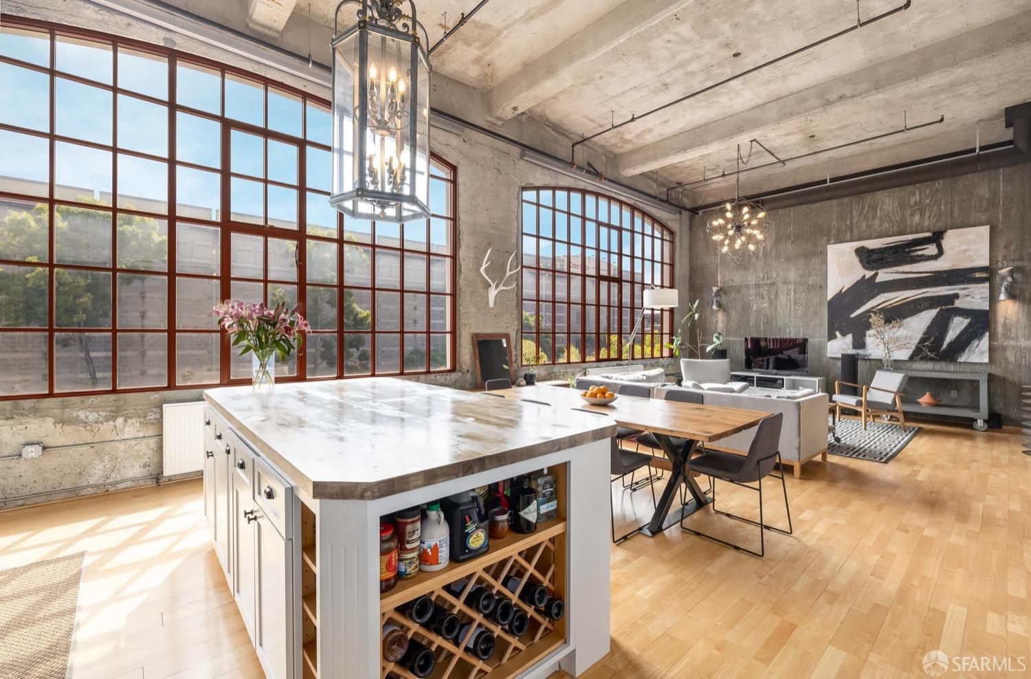 465 10th Street Unit: 206