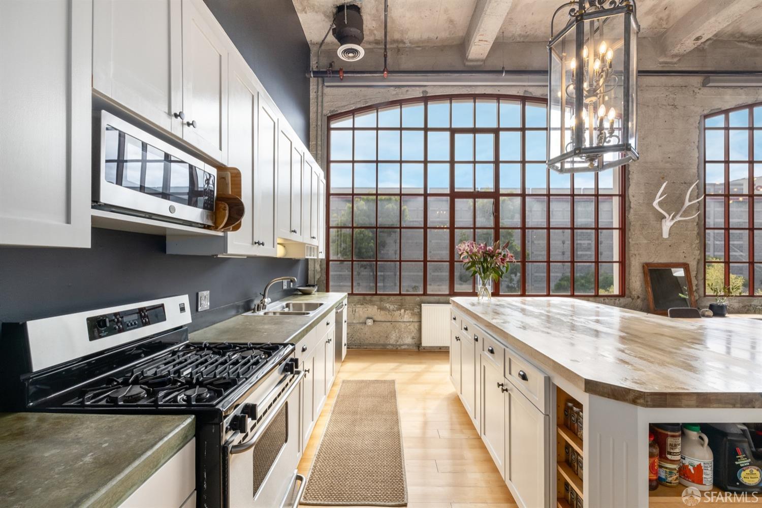 465 10th Street Unit: 206