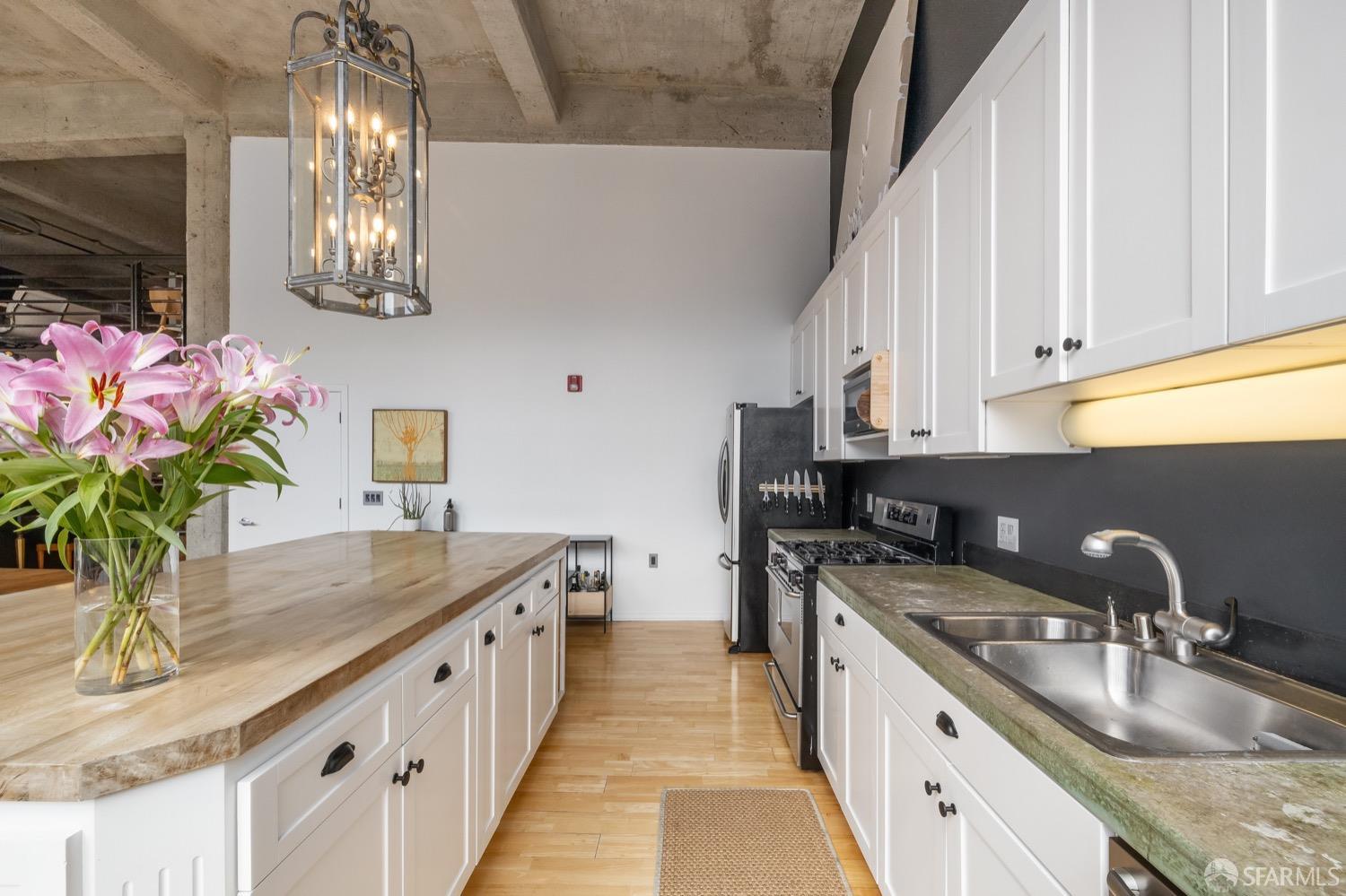 465 10th Street Unit: 206