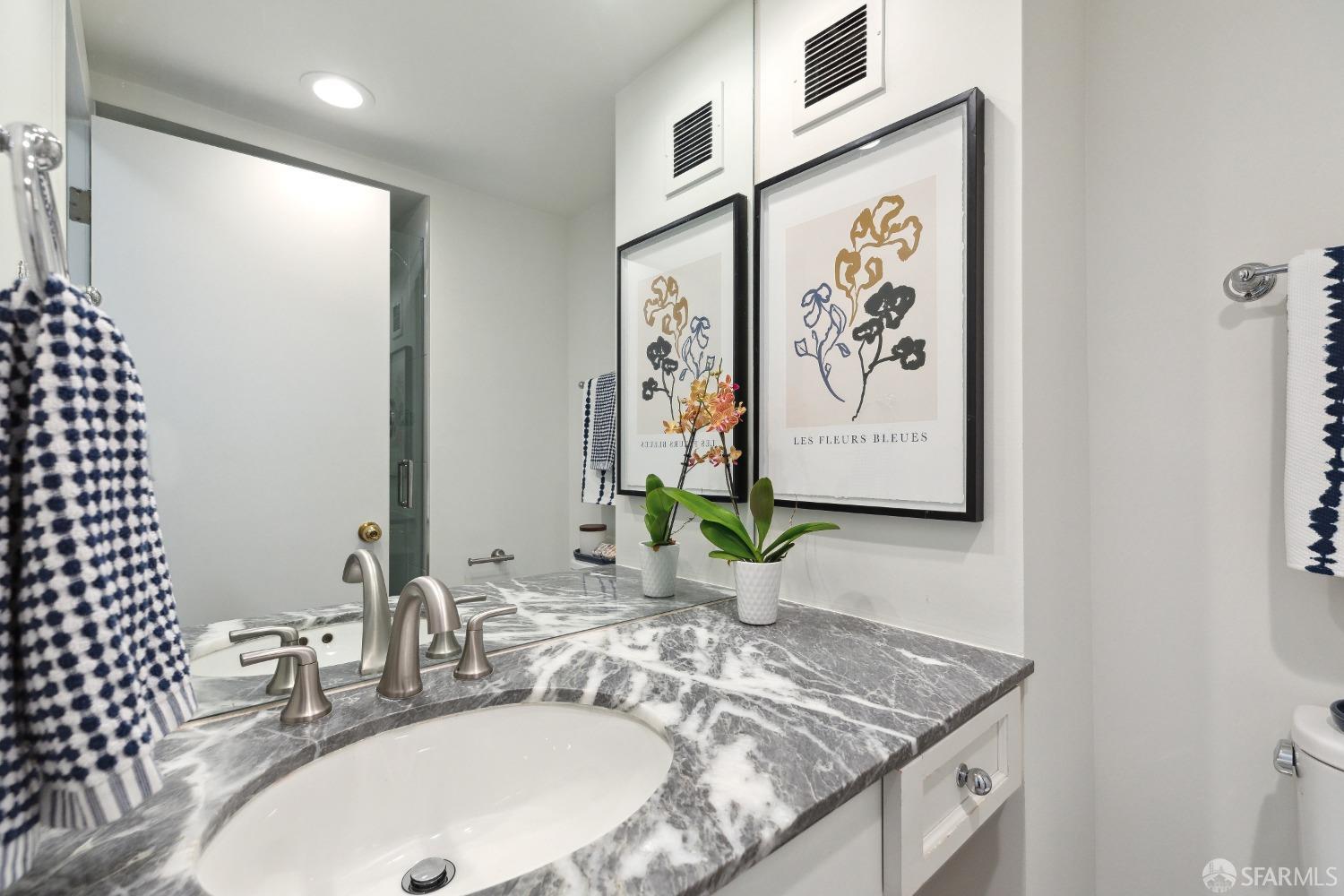 2040 Franklin Street Unit: 607