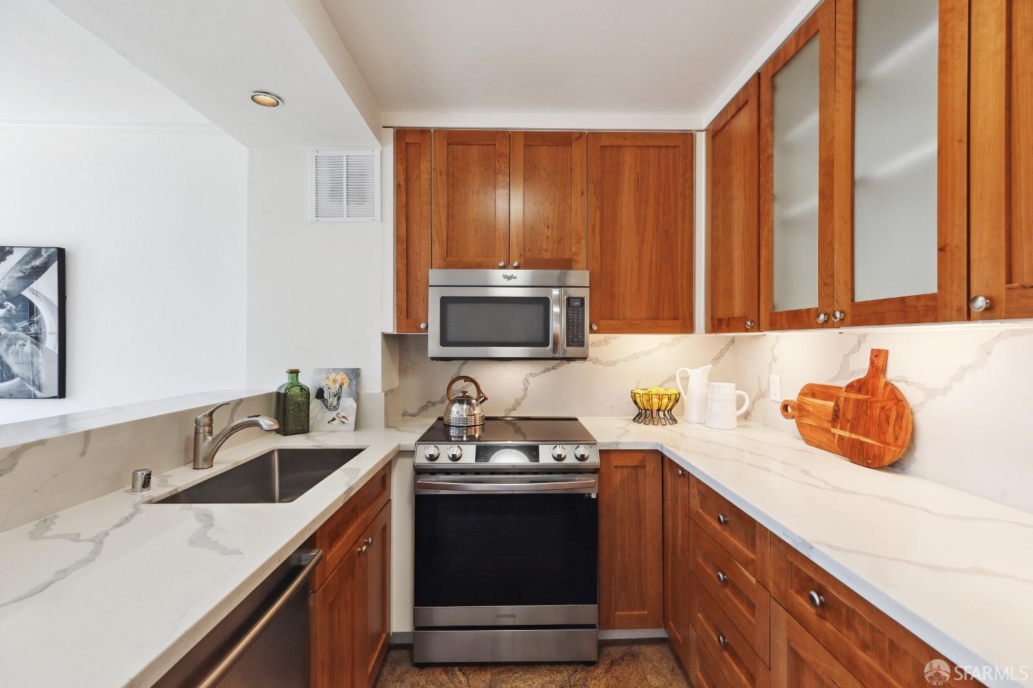 2040 Franklin Street Unit: 607