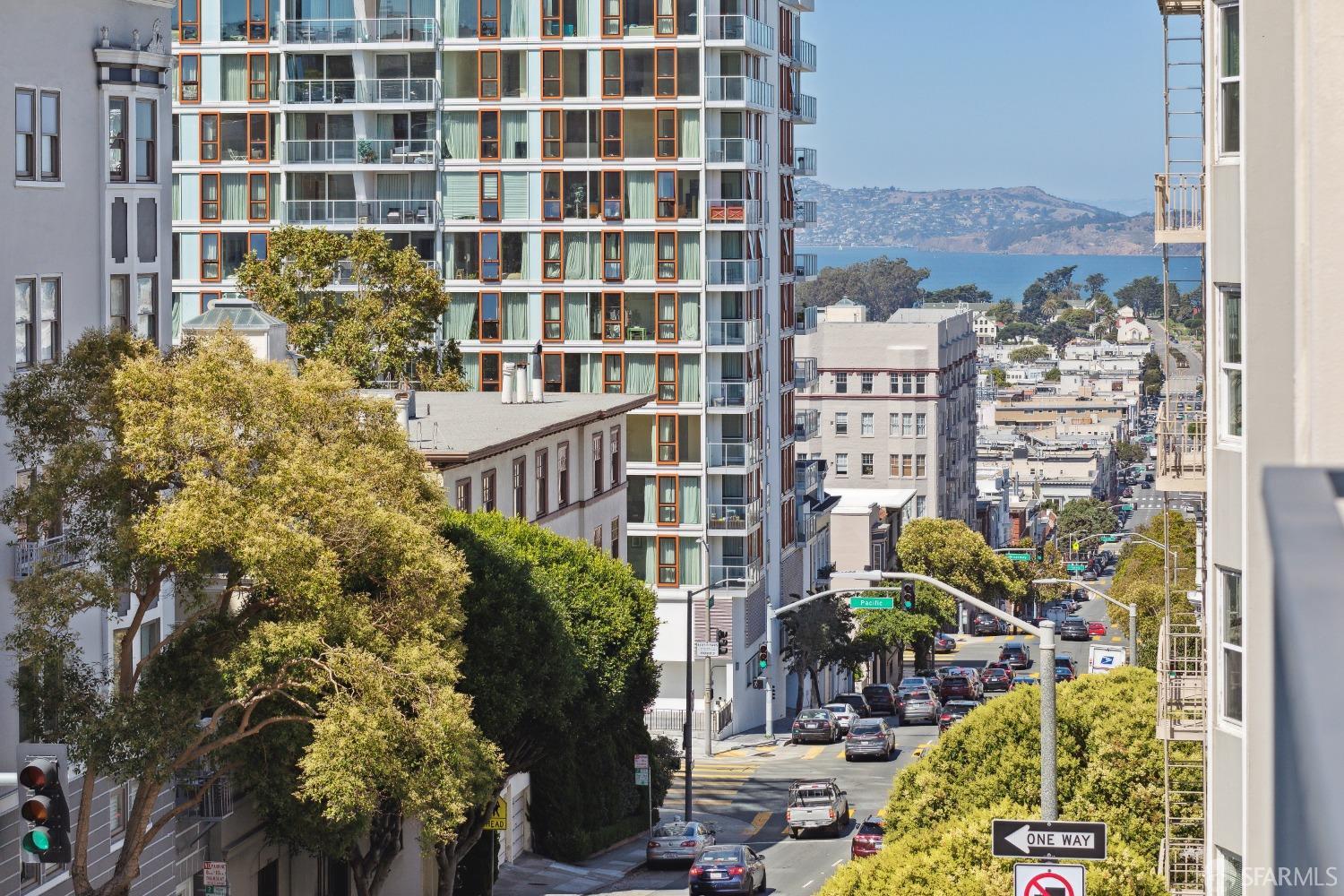 2040 Franklin Street Unit: 607
