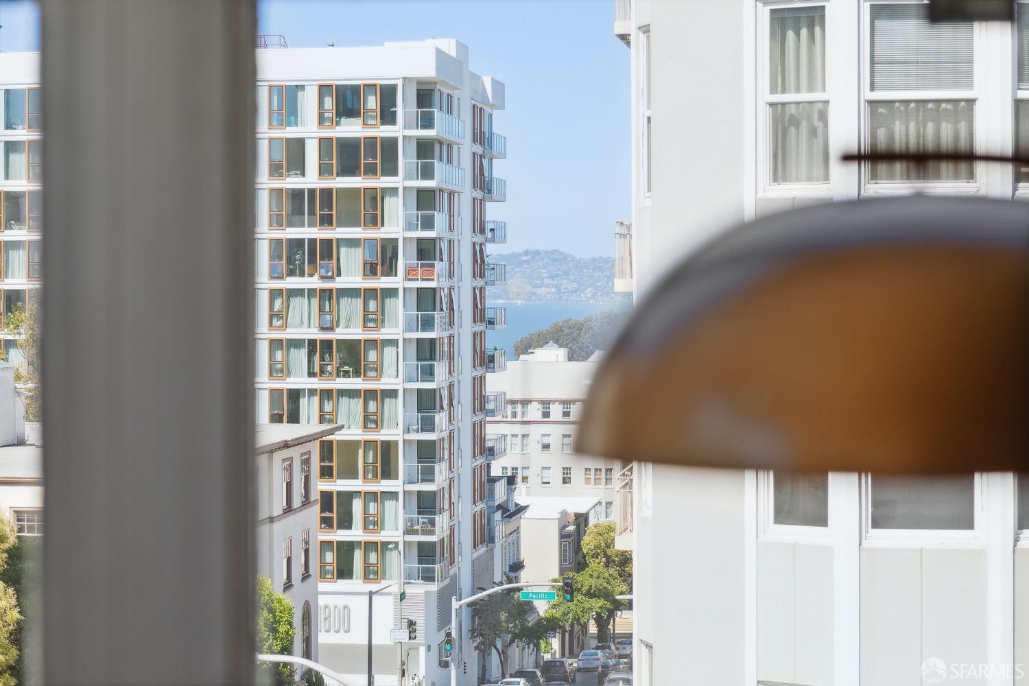 2040 Franklin Street Unit: 607