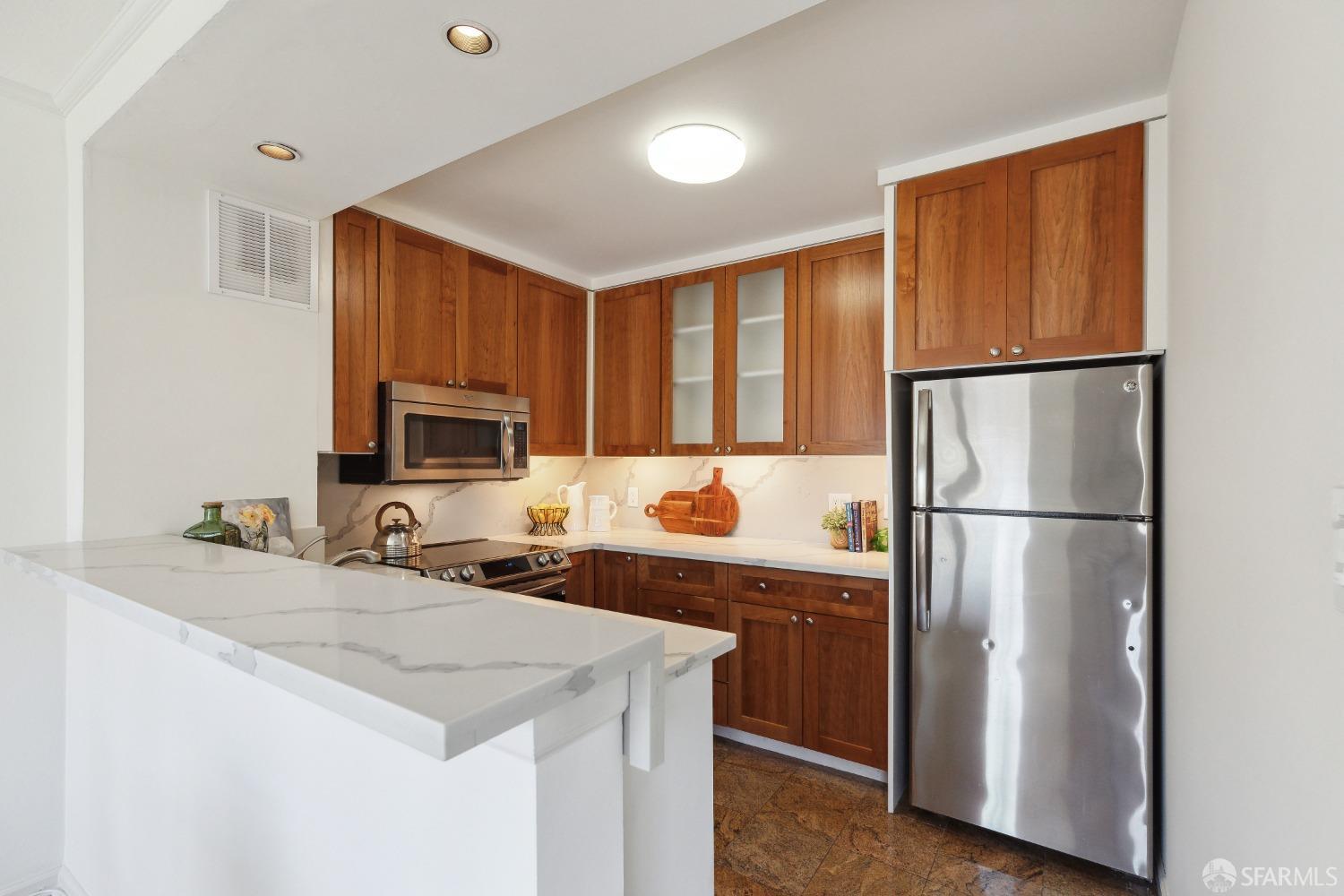 2040 Franklin Street Unit: 607
