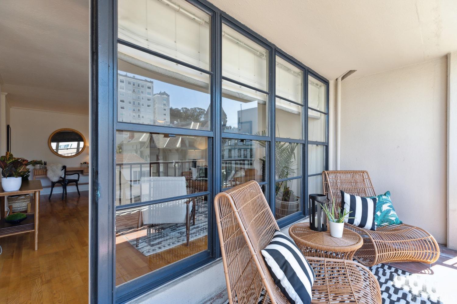 2040 Franklin Street Unit: 607