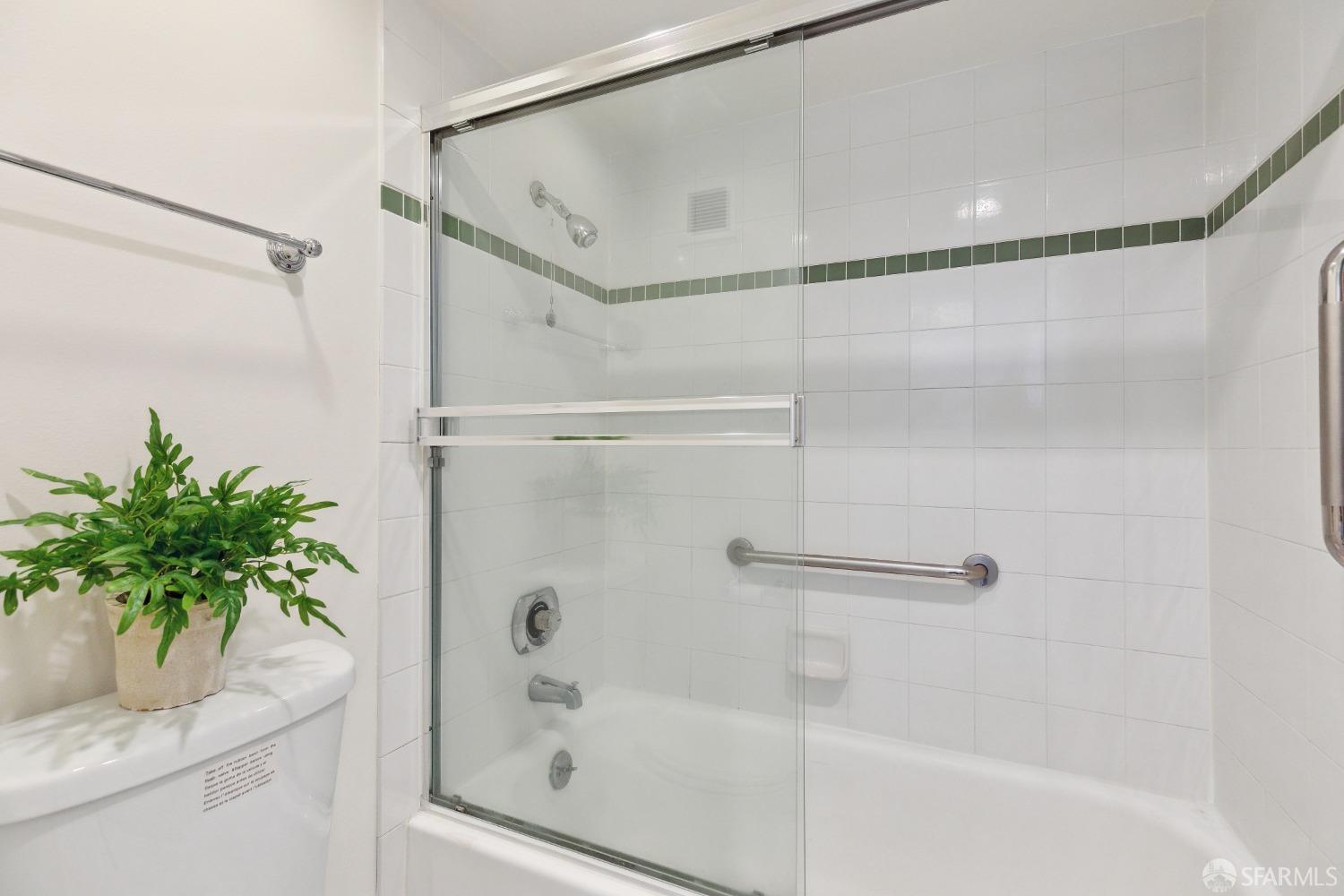 2040 Franklin Street Unit: 607
