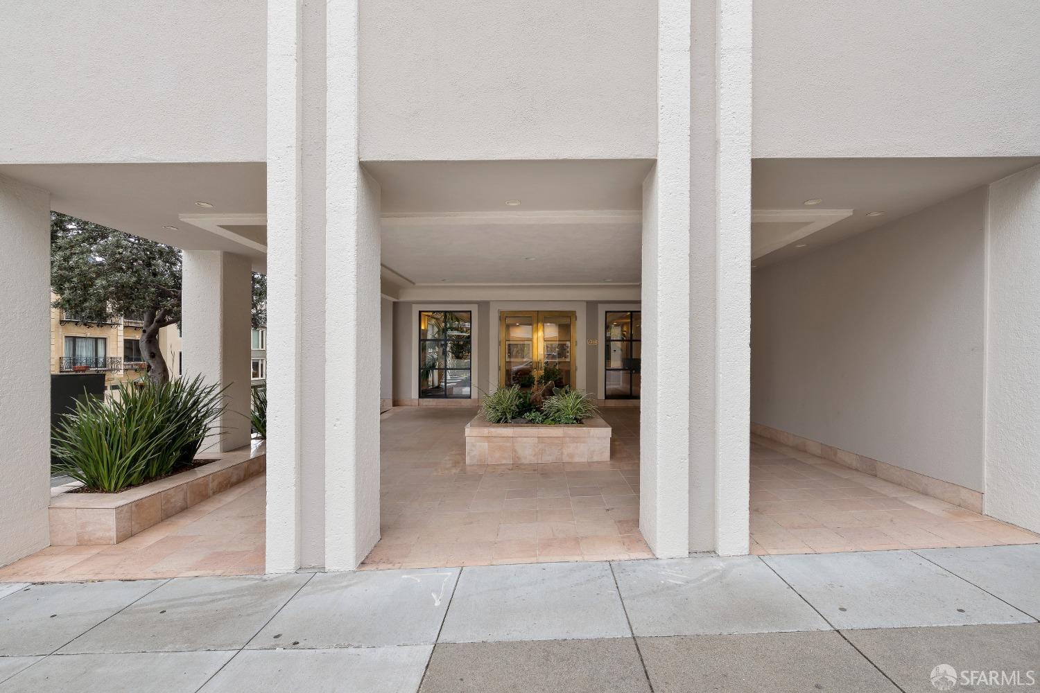 2040 Franklin Street Unit: 607