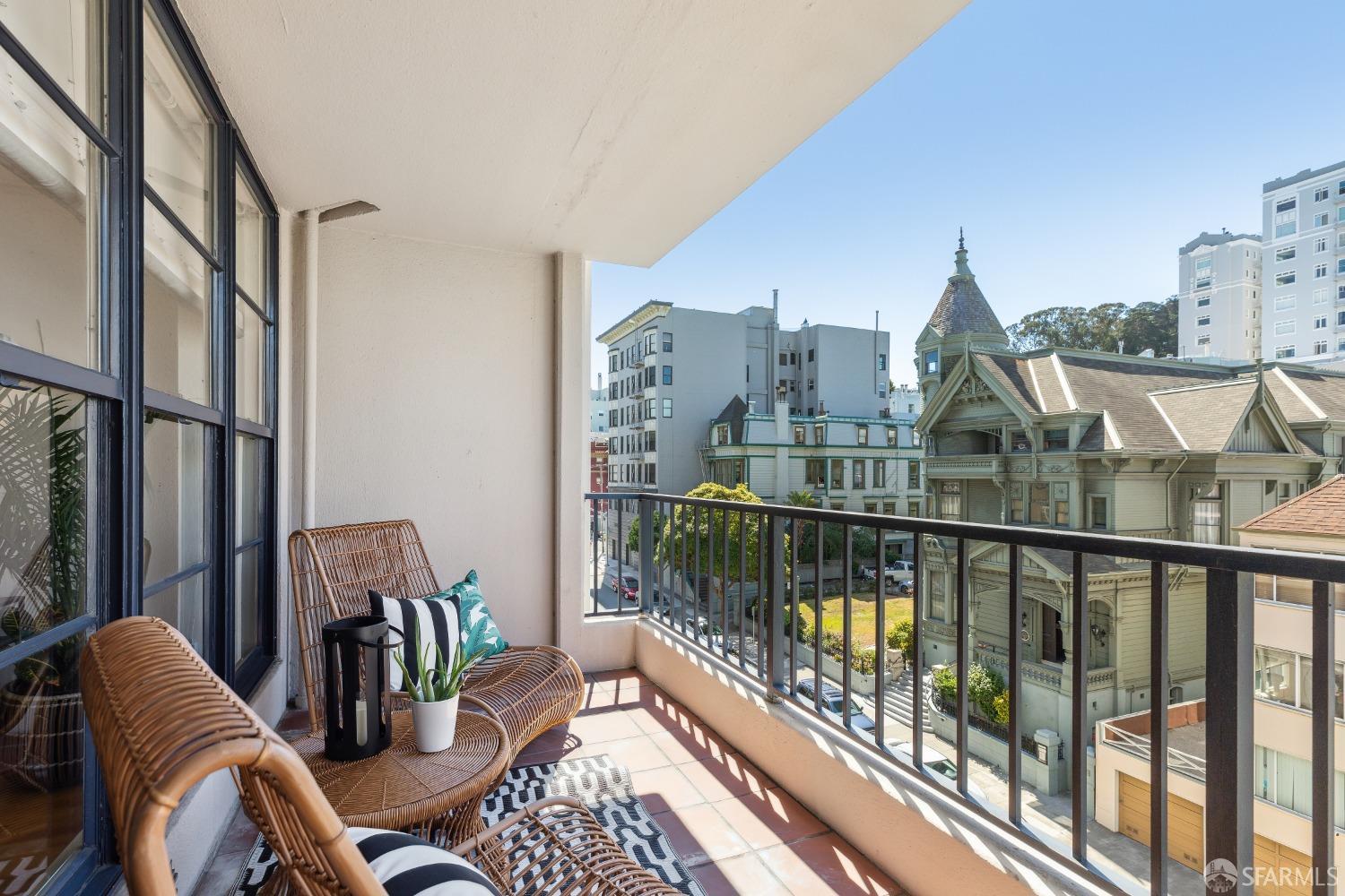 2040 Franklin Street Unit: 607