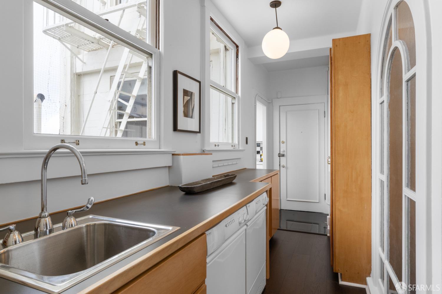 1810 Jackson Street Unit: 5