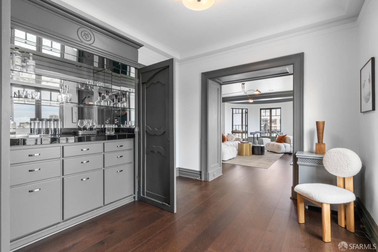 1810 Jackson Street Unit: 5