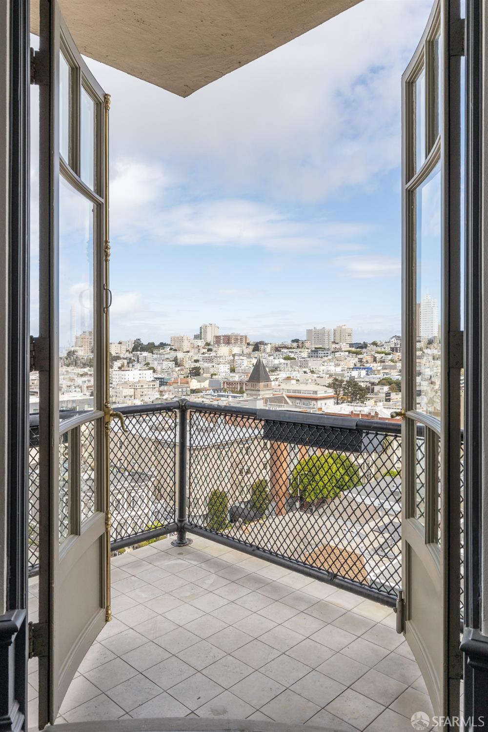 1810 Jackson Street Unit: 5