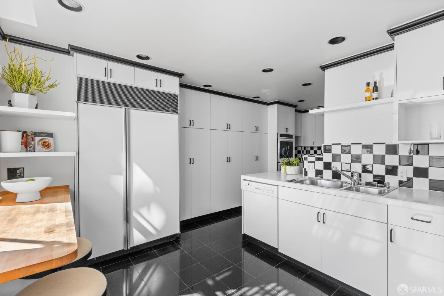 1810 Jackson Street Unit: 5