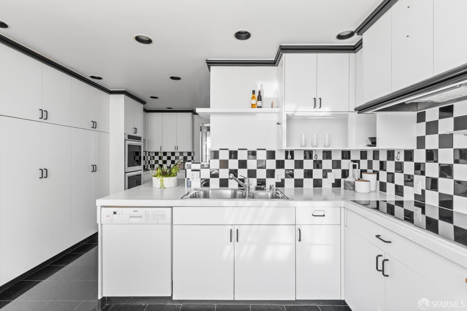 1810 Jackson Street Unit: 5