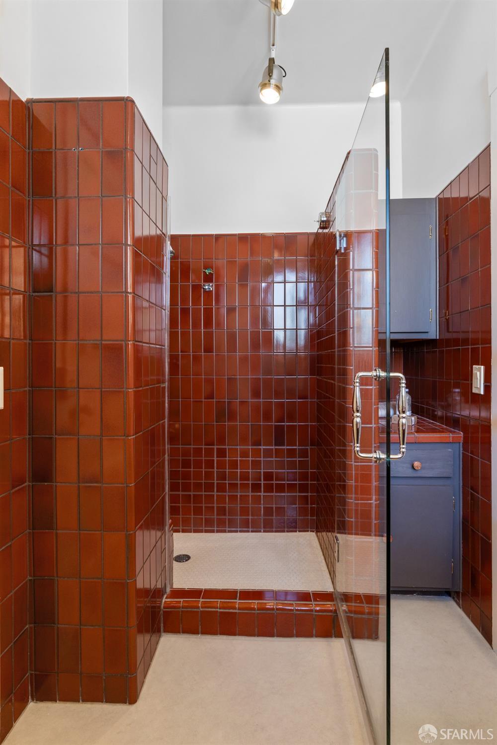 1810 Jackson Street Unit: 5
