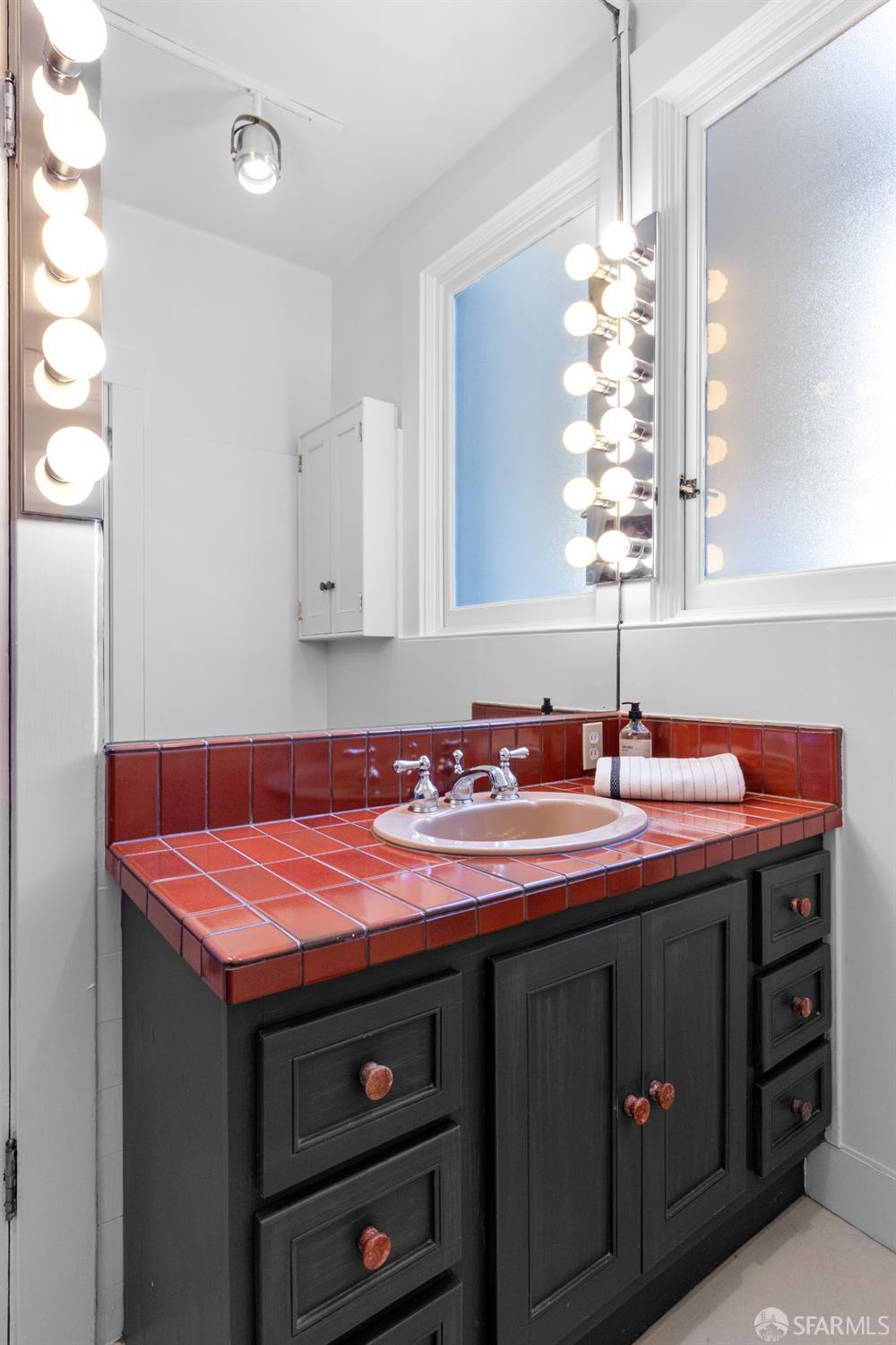 1810 Jackson Street Unit: 5