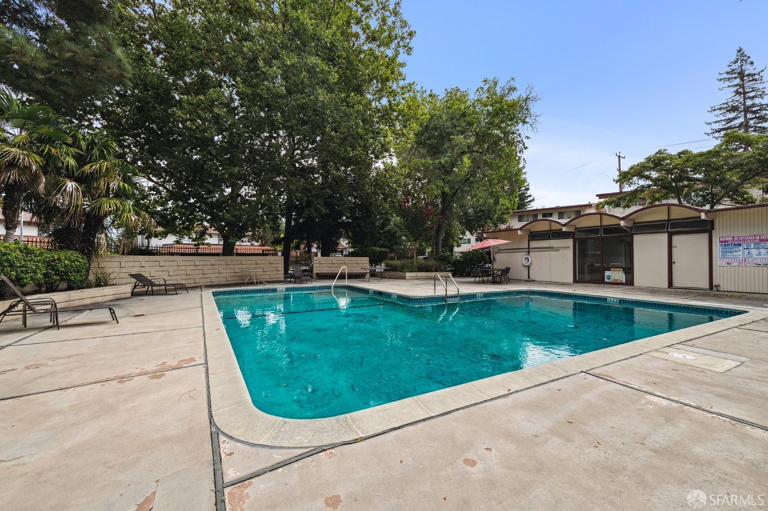 2180 Geary Road Unit: 12