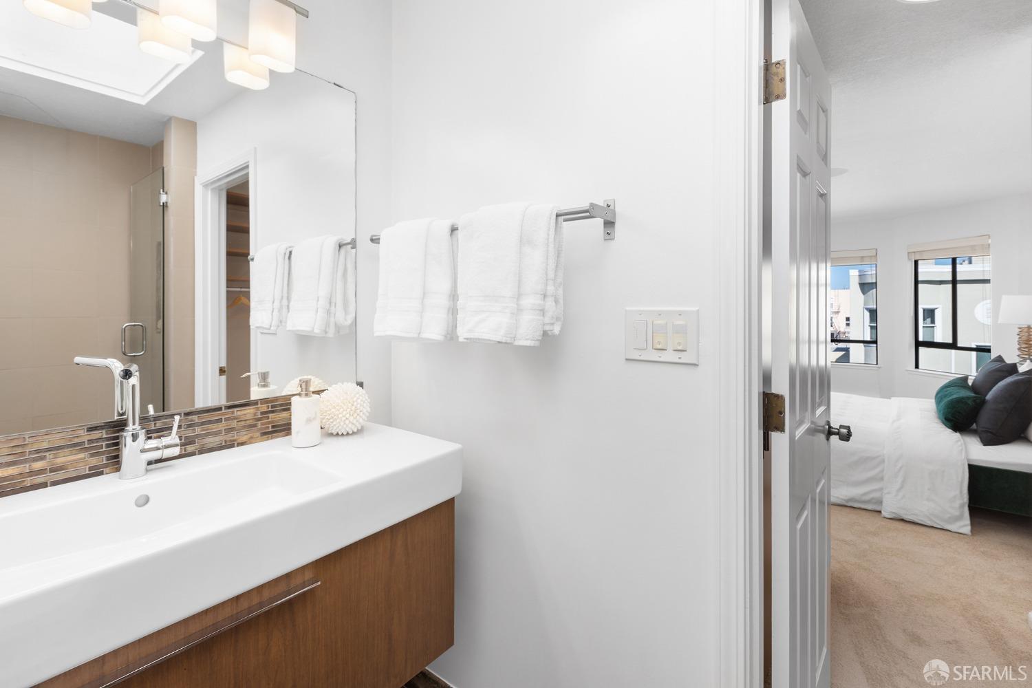 1461 Broadway Unit: 406