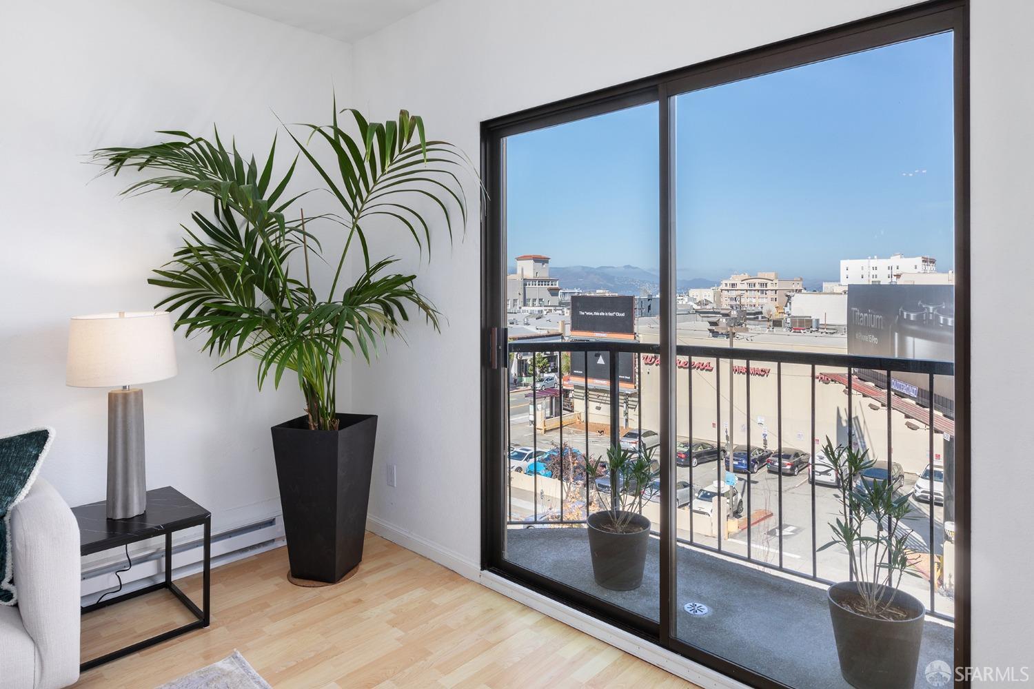 1461 Broadway Unit: 406