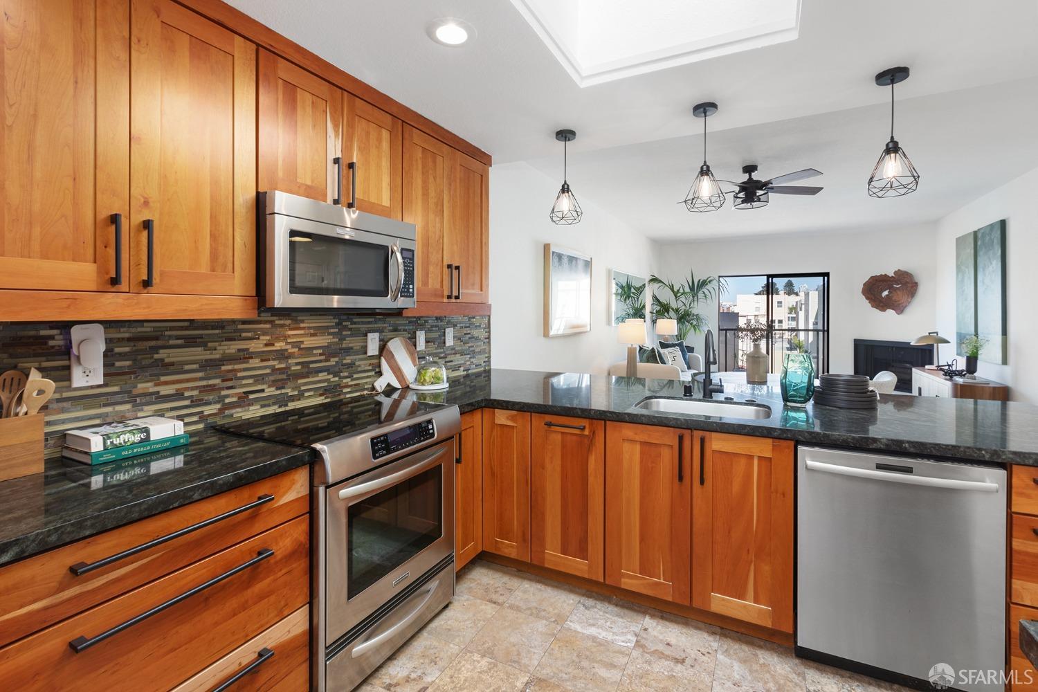 1461 Broadway Unit: 406