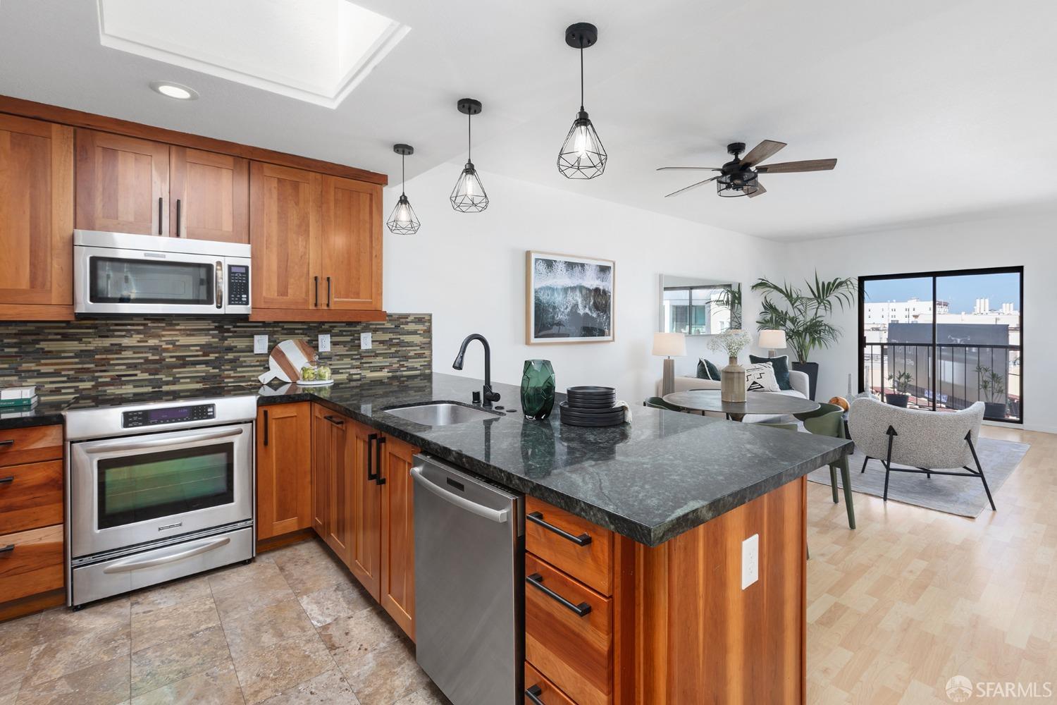 1461 Broadway Unit: 406