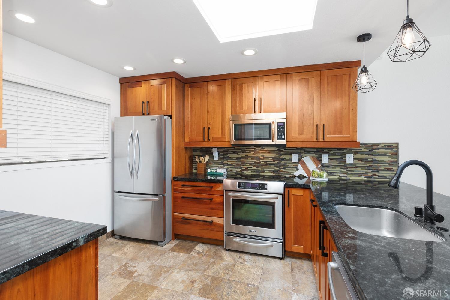 1461 Broadway Unit: 406