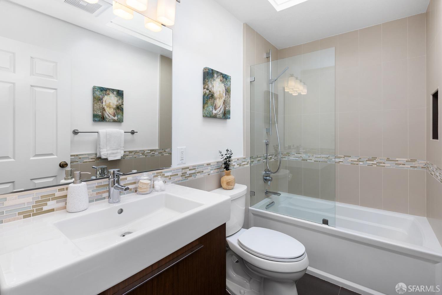 1461 Broadway Unit: 406