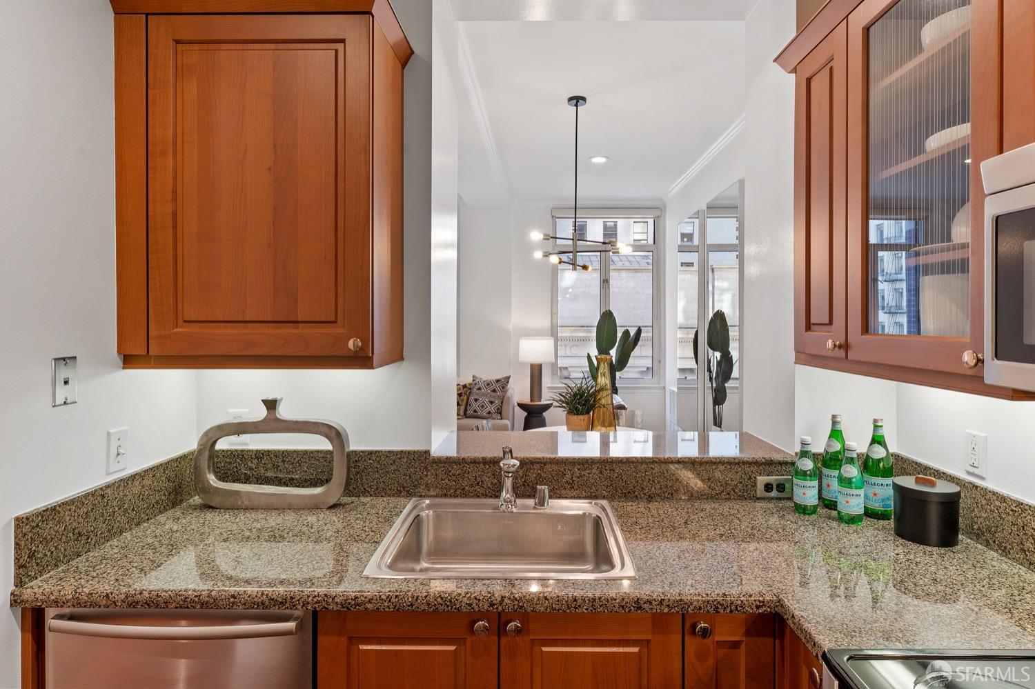 201 Sansome Street Unit: 403