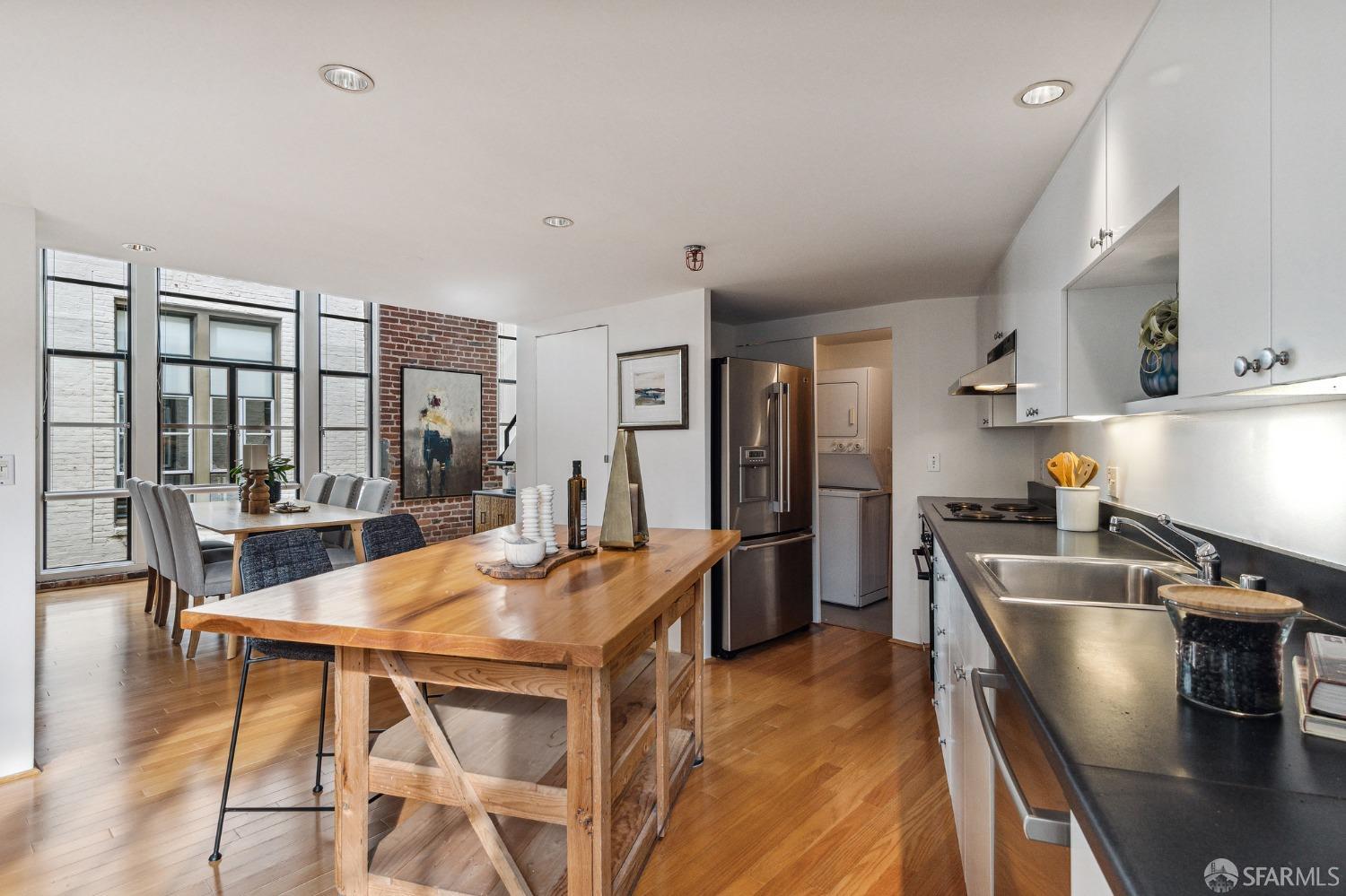 461 2nd Street Unit: C329