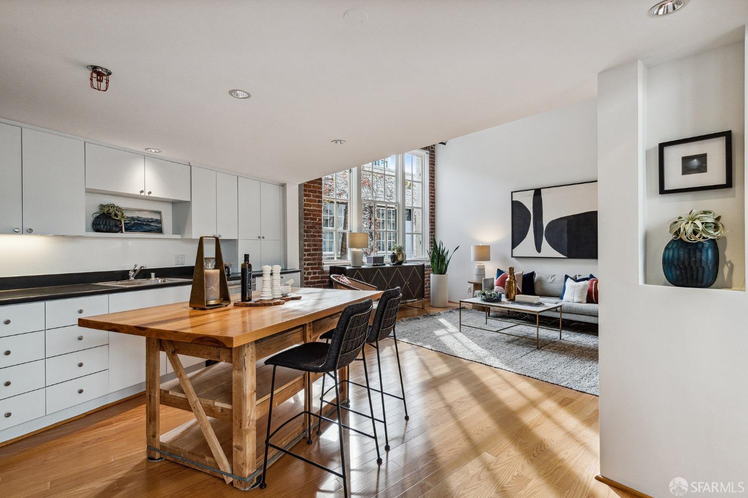 461 2nd Street Unit: C329