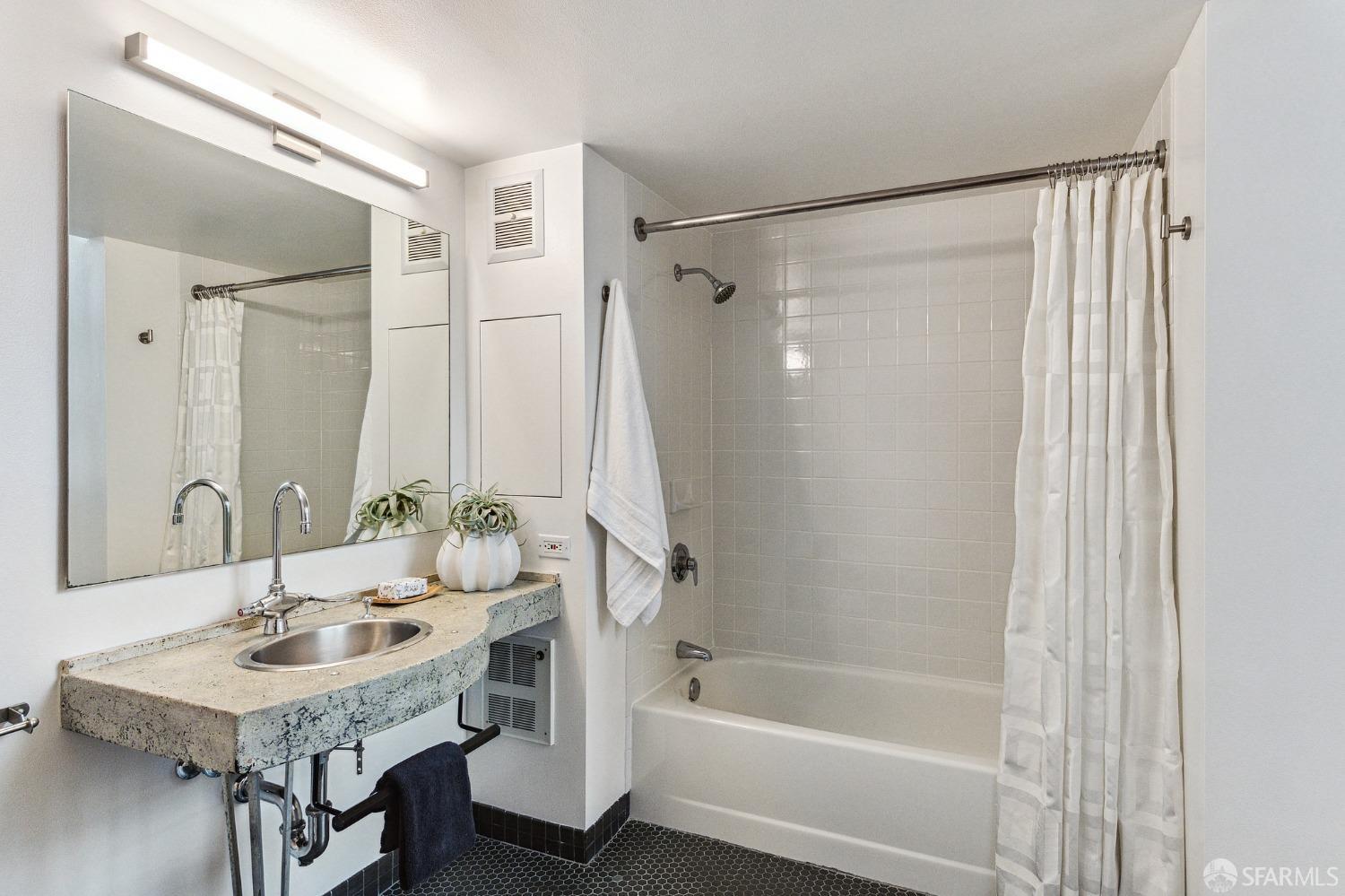 461 2nd Street Unit: C329