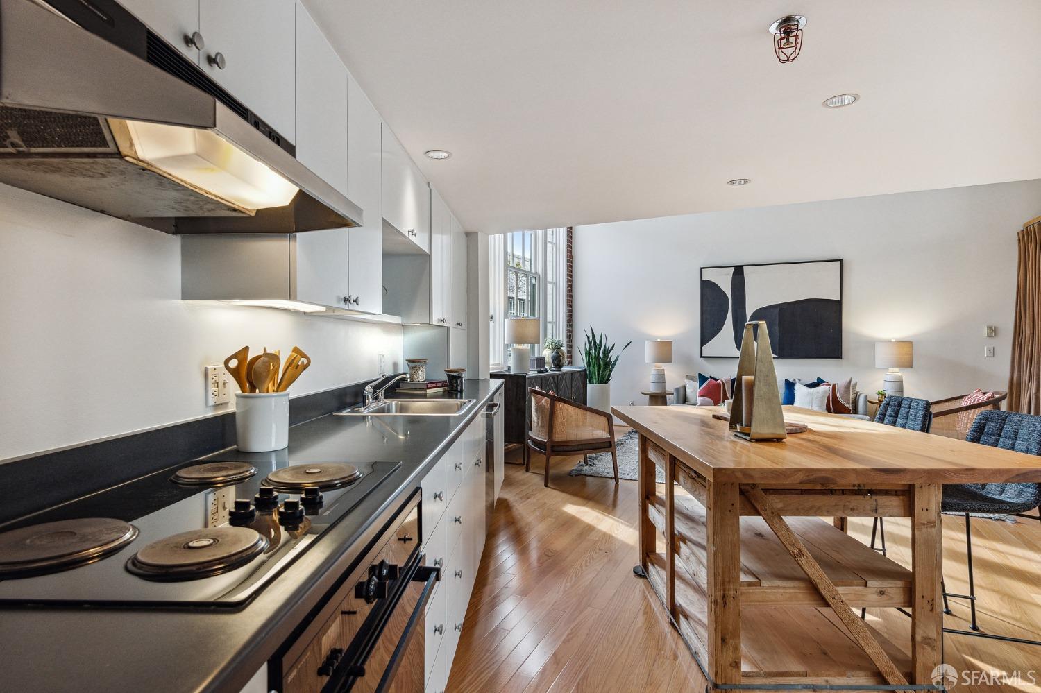 461 2nd Street Unit: C329