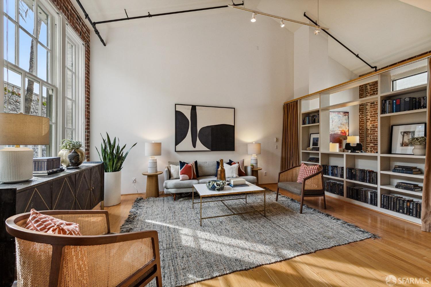 461 2nd Street Unit: C329