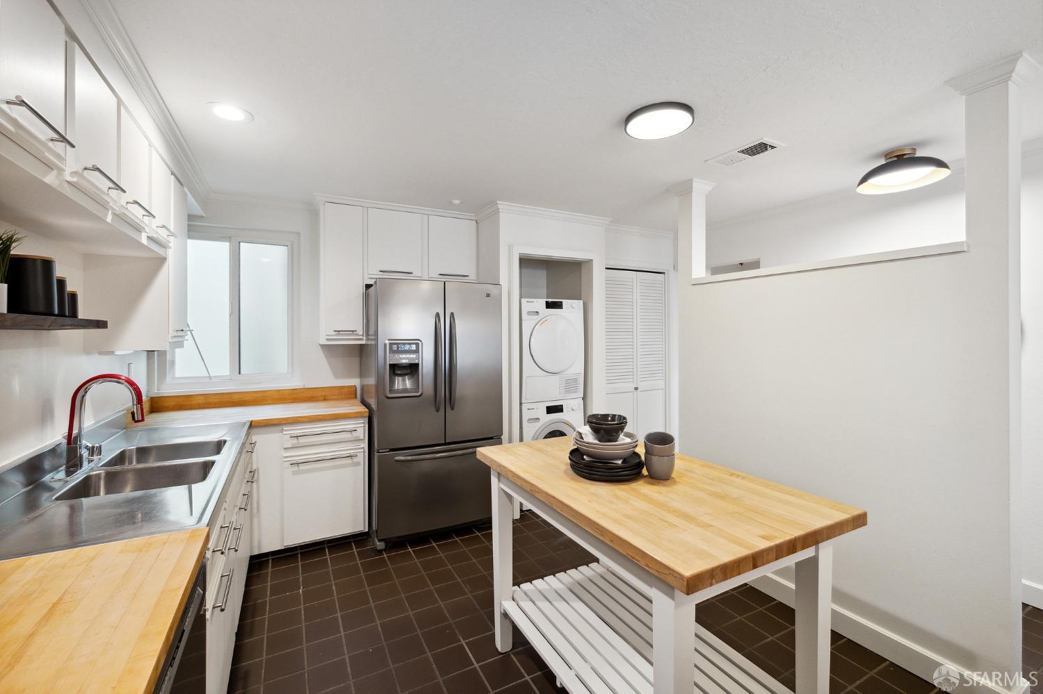 1821 Grant Avenue Unit: 201