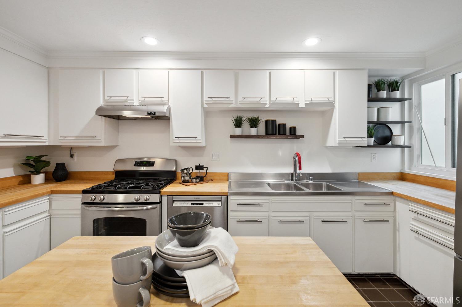 1821 Grant Avenue Unit: 201