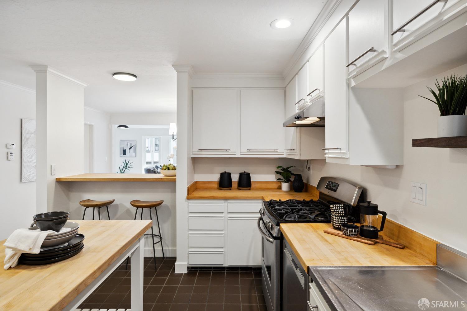 1821 Grant Avenue Unit: 201
