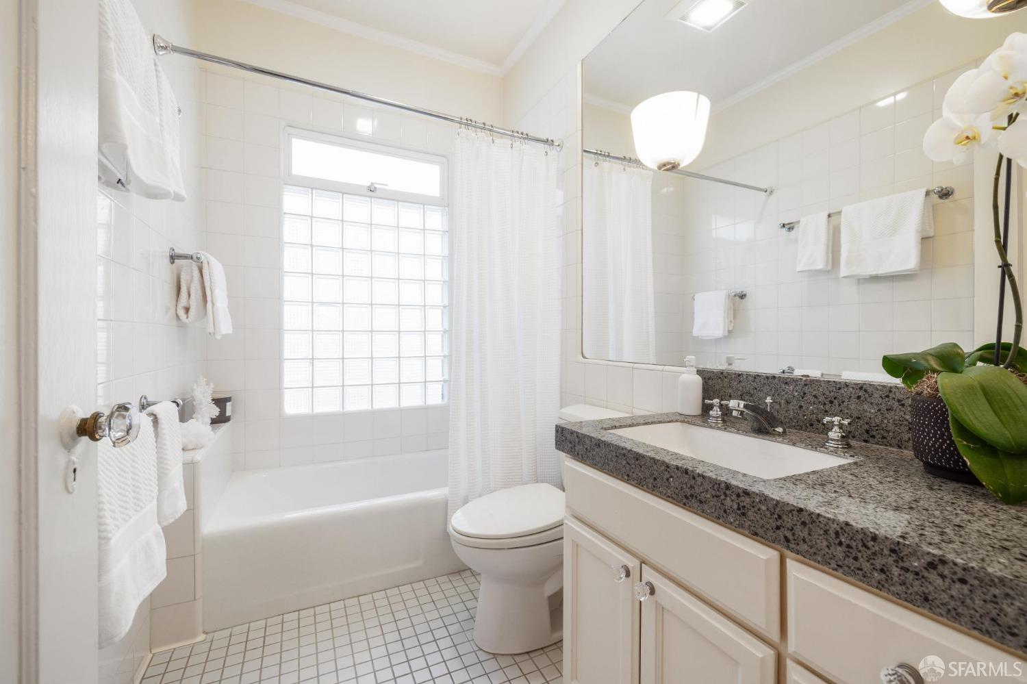 2760 Sacramento Street Unit: 7