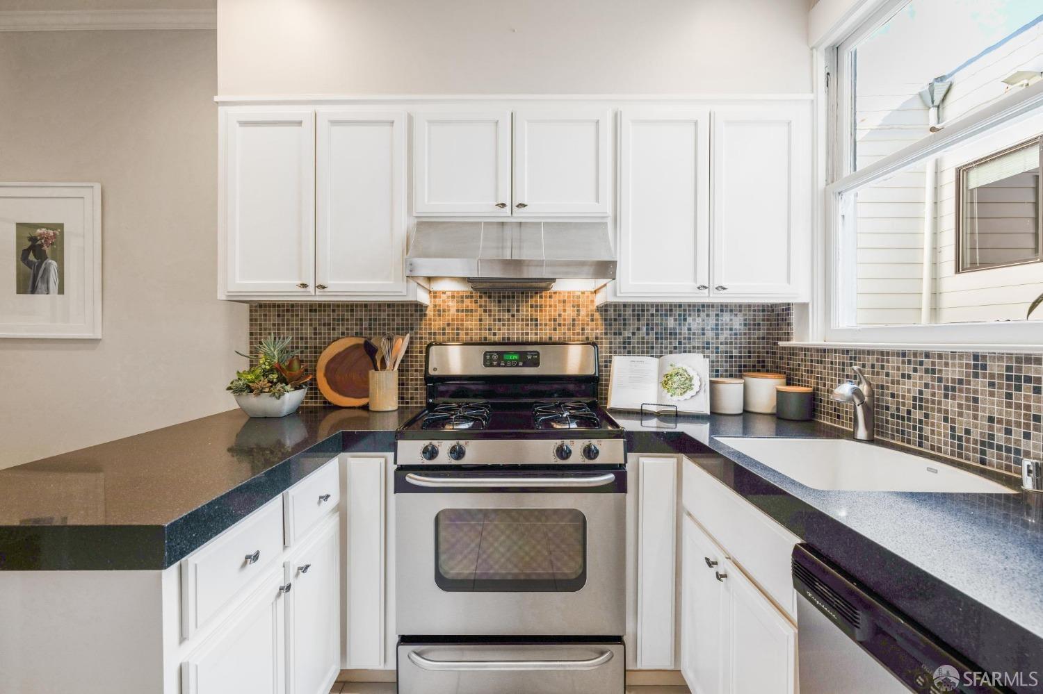 2760 Sacramento Street Unit: 7