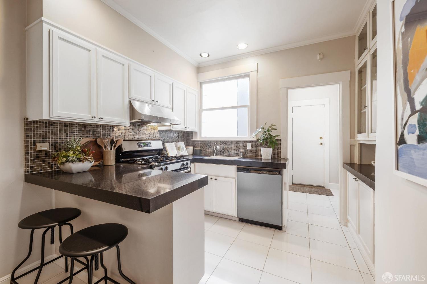 2760 Sacramento Street Unit: 7