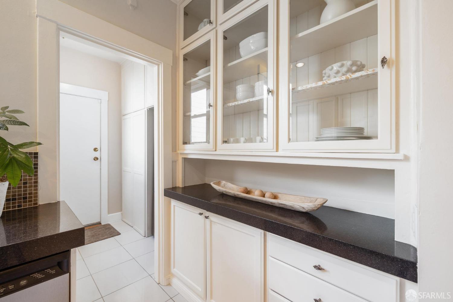 2760 Sacramento Street Unit: 7