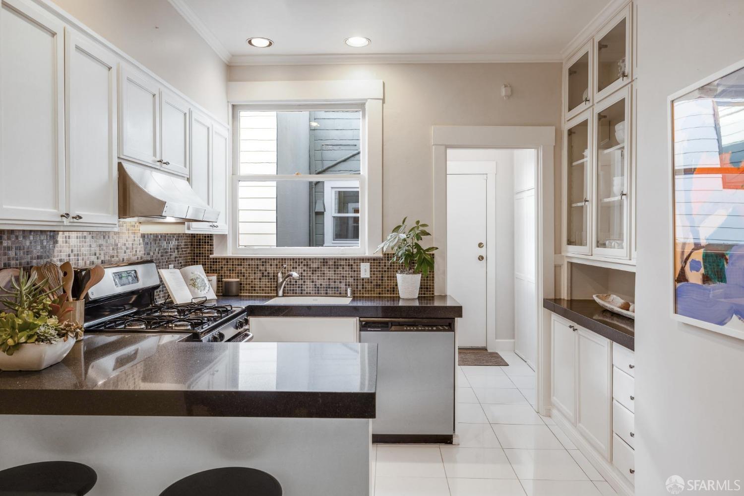 2760 Sacramento Street Unit: 7