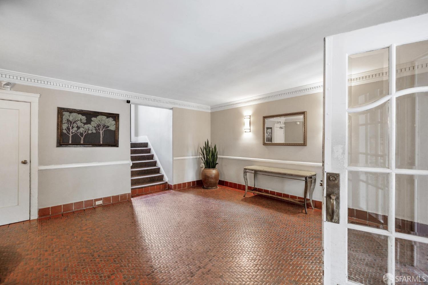 2760 Sacramento Street Unit: 7