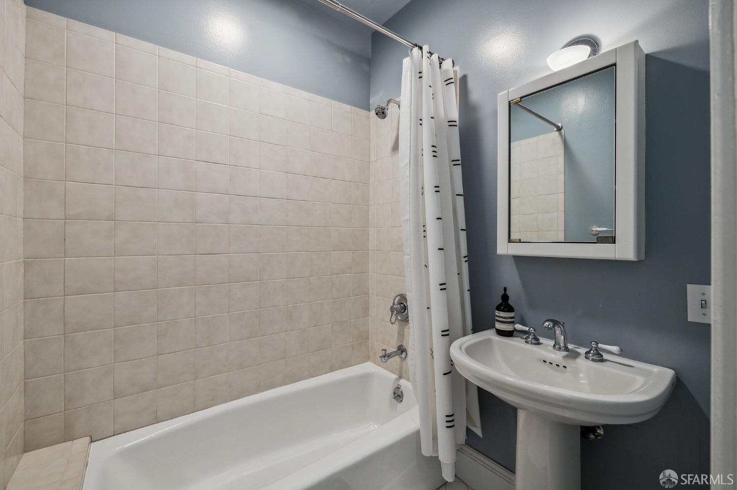 2235 Jackson Street Unit: 1
