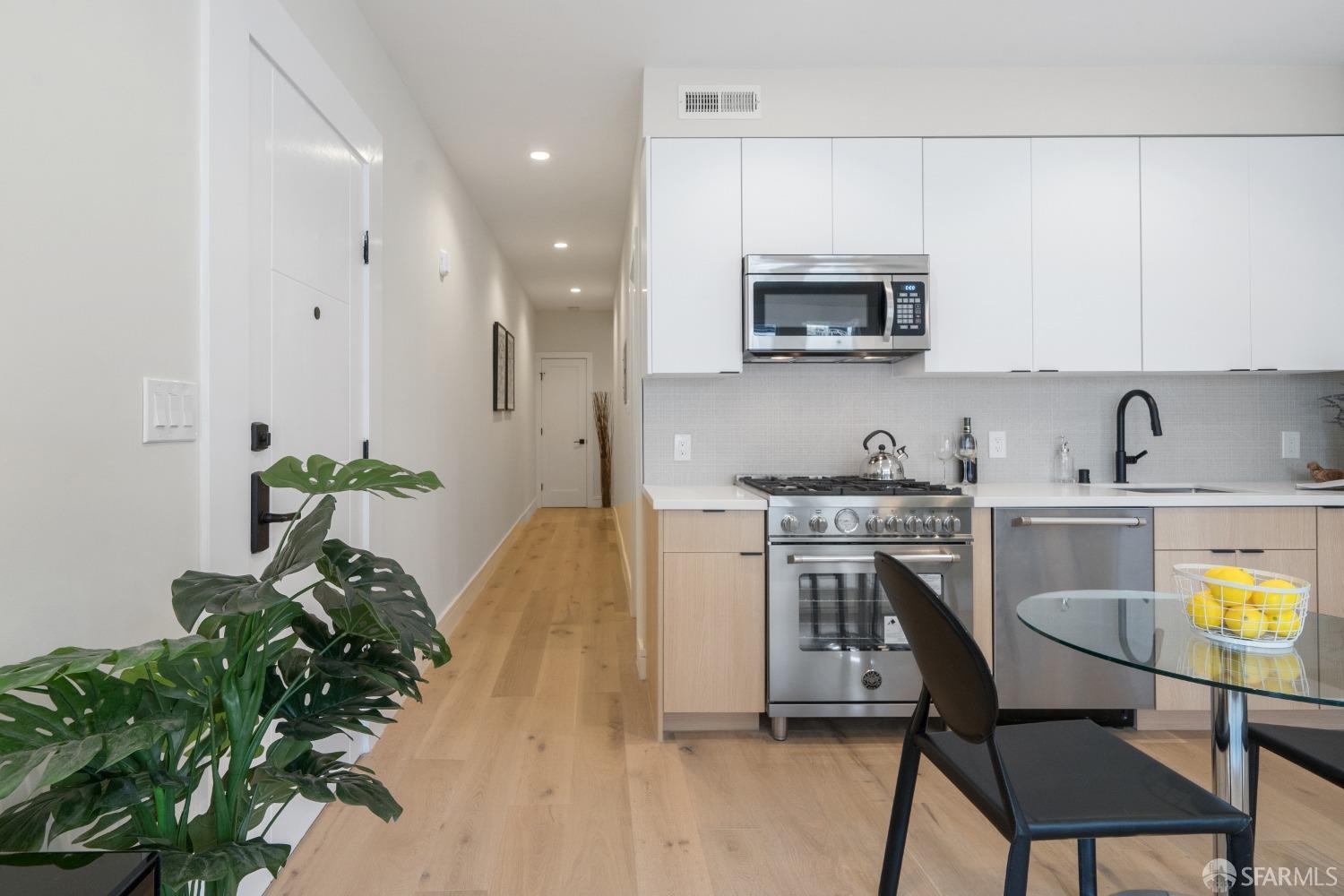 1492 Larkin Street Unit: 1