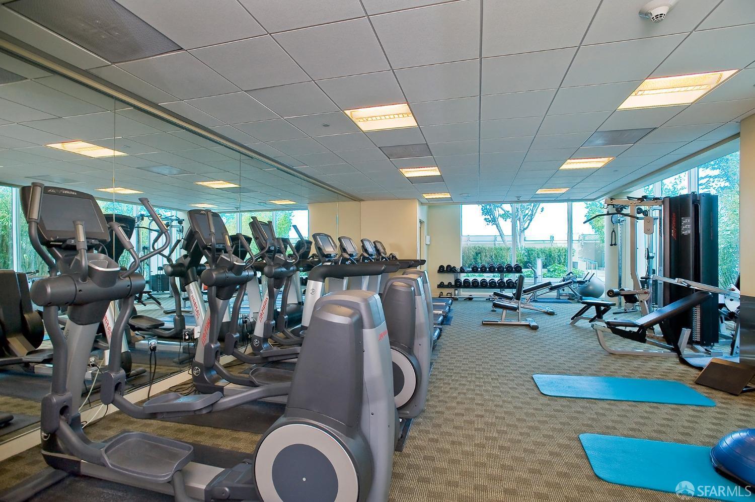 425 1st Street Unit: 906