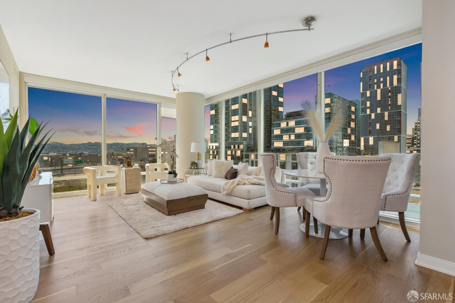 425 1st Street Unit: 906