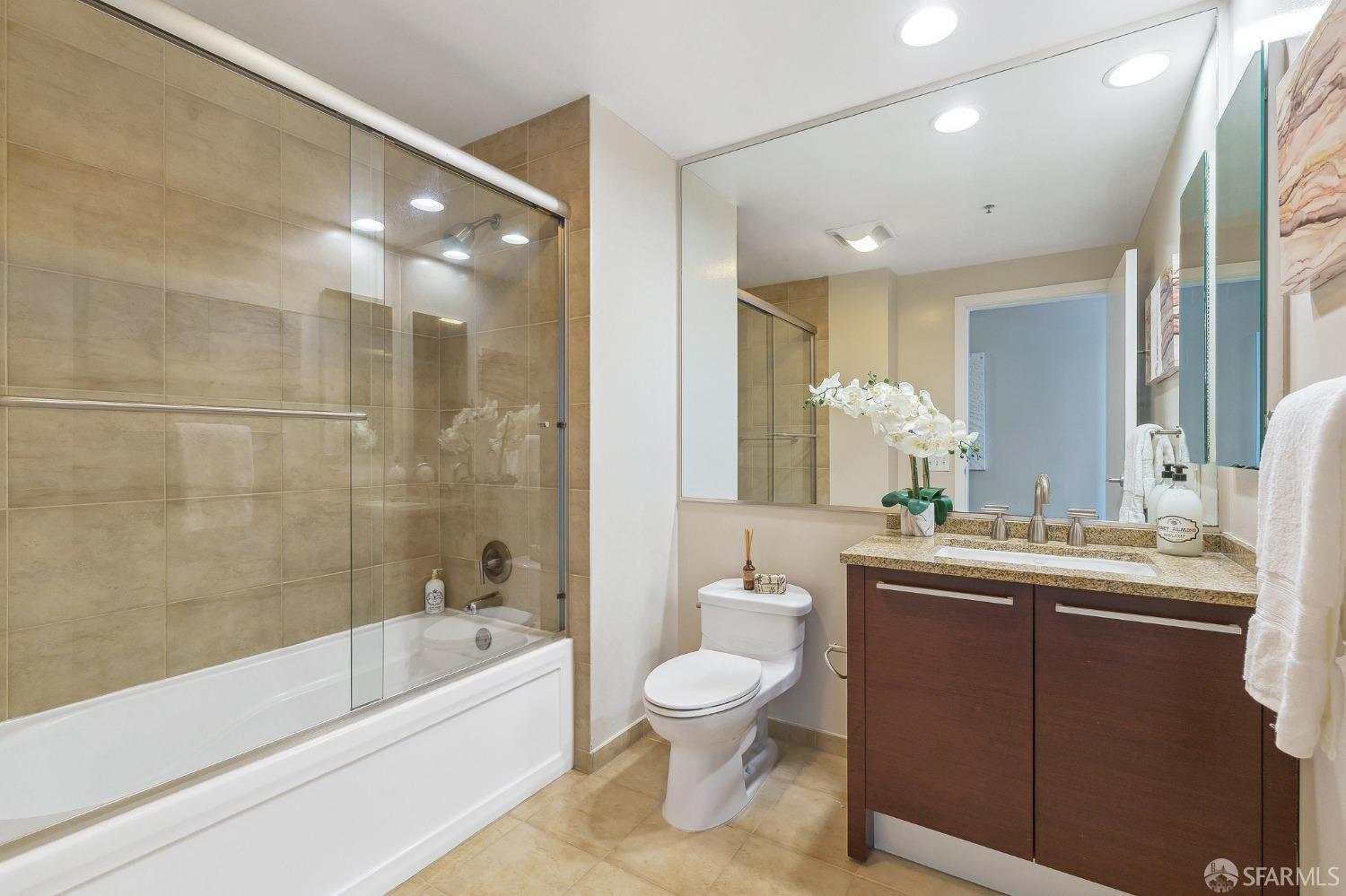 425 1st Street Unit: 906