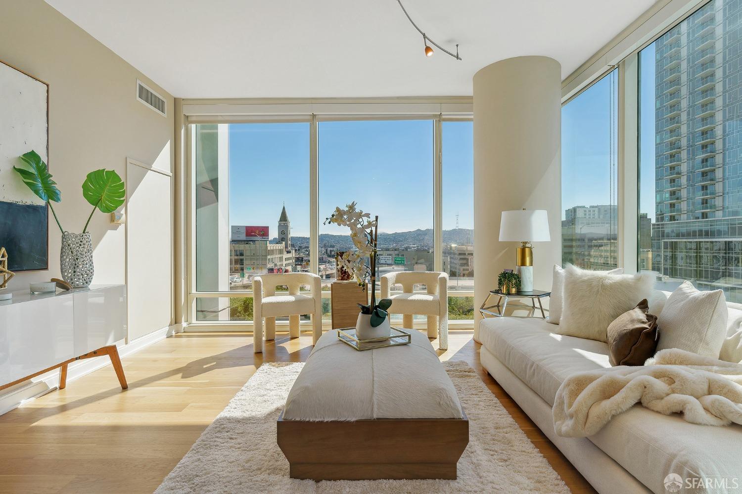 425 1st Street Unit: 906